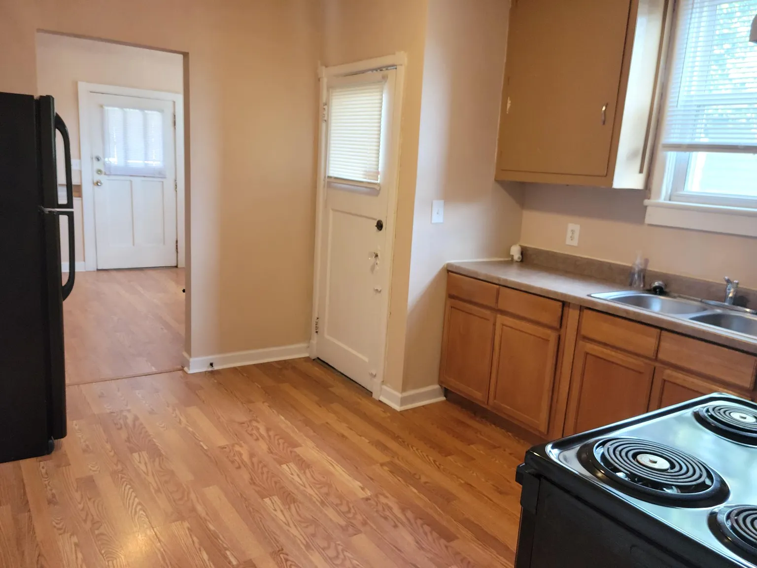 2 bed, 875 sqft, $1,300 — Photo 4