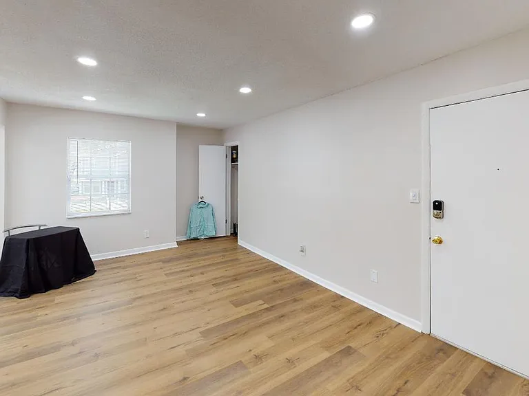 1402 E Gore St — Photo 11