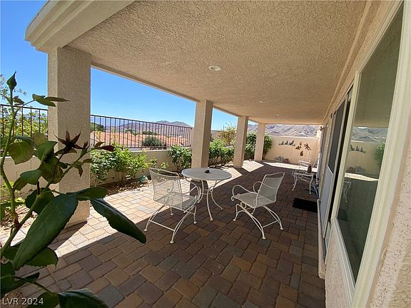 5th image of 406 Matecumbe Way