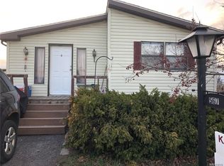 567 Birchwood Dr, Lockport, NY 14094