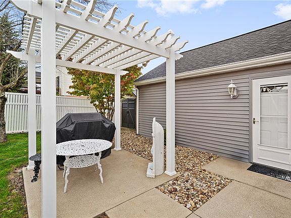 4th image of 609 James Dr
