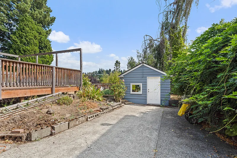 3 bed, 2.0 bath, 1760 sqft, $4,700 — Photo 3