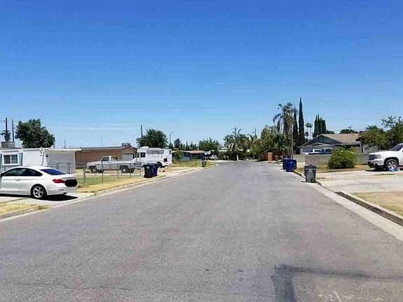 Exterior Neighborhood (street photo)