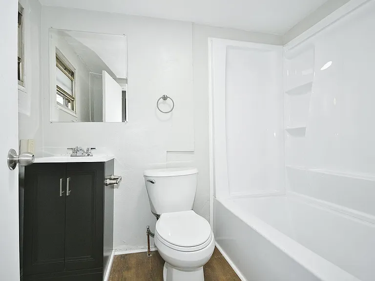 1103 Crosby St #2 — Photo 18