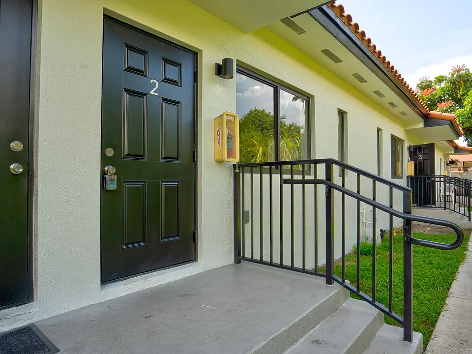 1330 NW 5th St #2