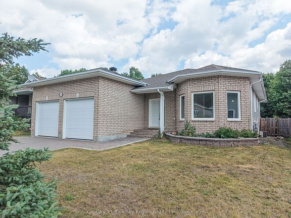 3rd image of 304 Osprey Cres