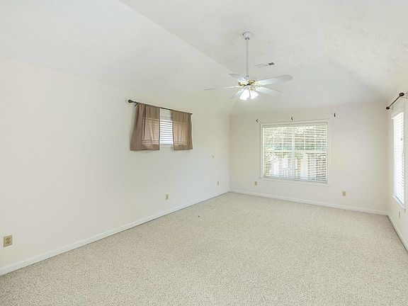 4th image of 134 Cottonwood Dr
