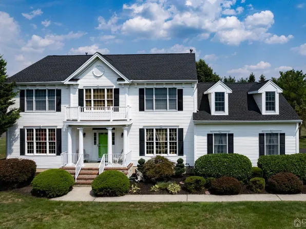 12 Chamberlin Ct, Cranbury, NJ 08512