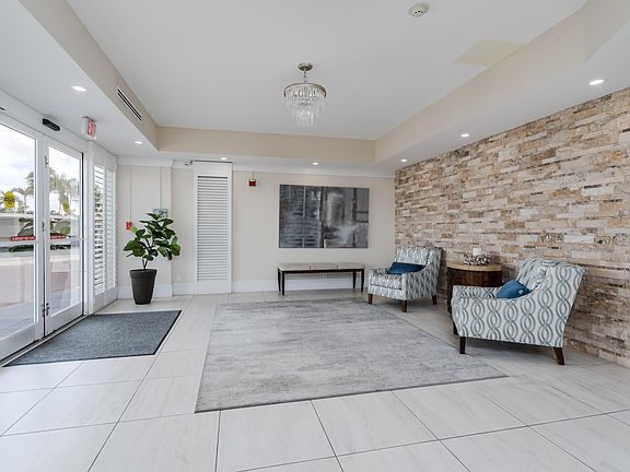3rd image of 220 Seaview Ct APT 206