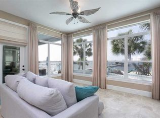 556 Shimmering Ln, Mary Esther, FL 32569