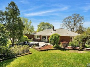 680 Oak St, Ridgefield, NJ 07657
