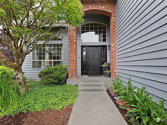 3rd image of 2921 Briarwood Court SE