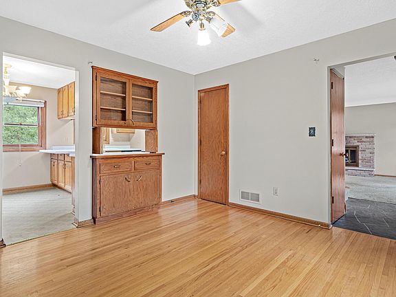 5th image of 51 Luella St S
