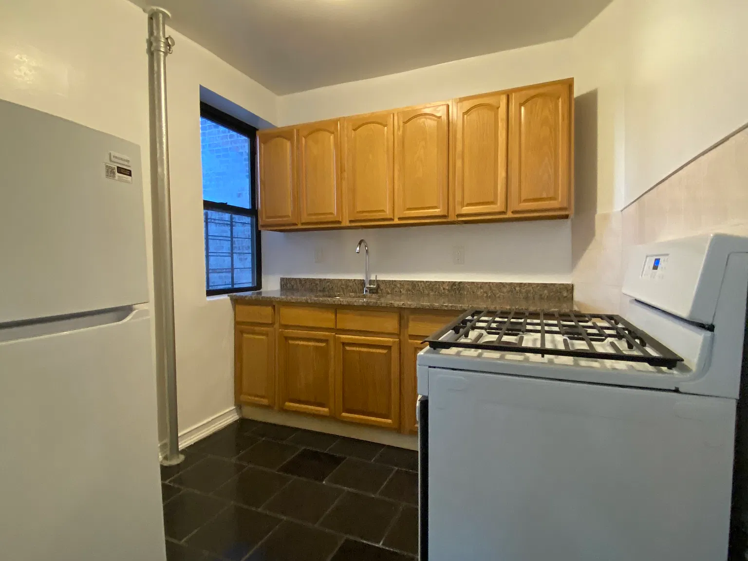 2 bed, 890 sqft, $2,350 — Photo 4