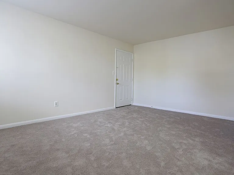 Pear Tree Court Apartments — Photo 8