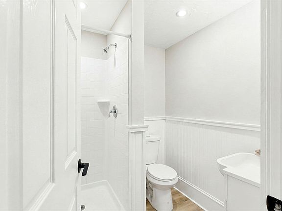 5th image of 142 Dorchester St