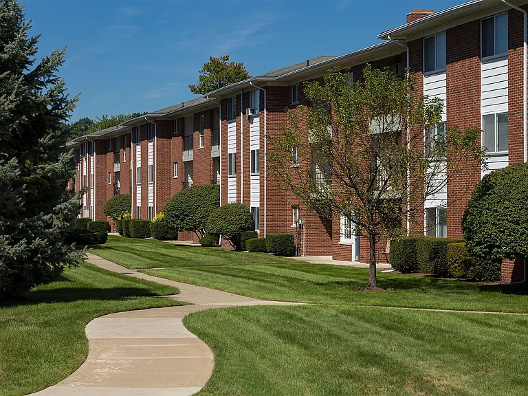 District Royal Oak Apartments — Photo 12