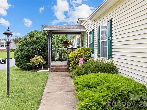 3rd image of 39 Stephanie Ln #13