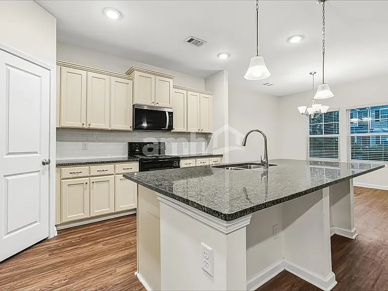 319 Crabapple Cir — Photo 3