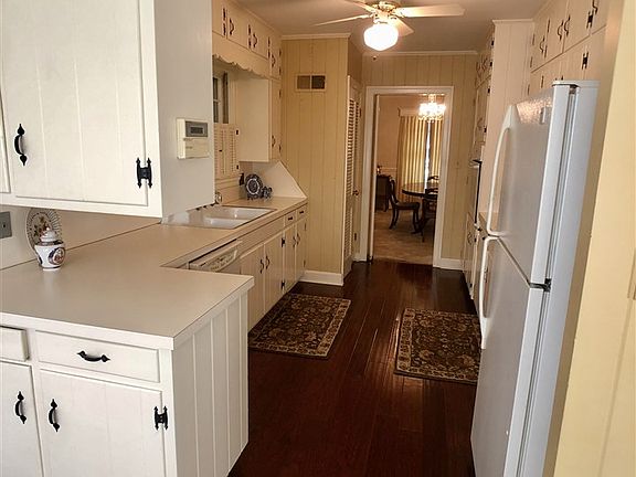 3rd image of 217 Troy Cir
