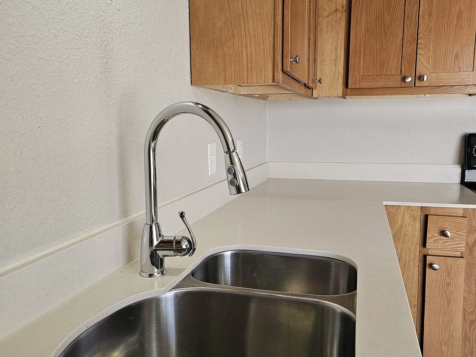 2 bed, 720 sqft, $800 — Photo 3