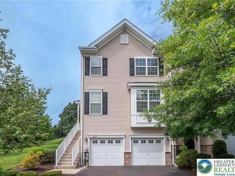 4207 Yorktown Rd — Photo 1