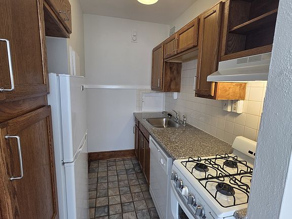 5th image of 614 S Elwood Ave #202