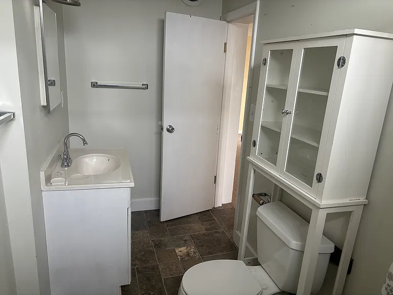 9 S Lewis St #B — Photo 4