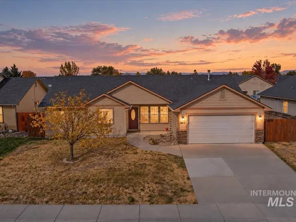 962 W 4th St N, Mountain Home, ID 83647