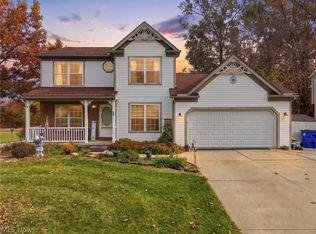 803 Collins Pond Dr, Ravenna, OH 44266