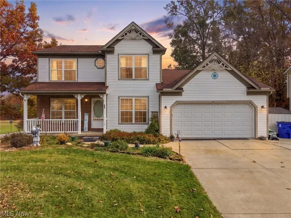 803 Collins Pond Dr, Ravenna, OH 44266