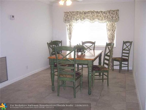 5th image of 11093 Glenwood Dr