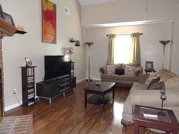 5th image of 3884 Oak Branch Cir W