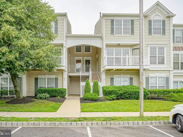 84 Foxglove Dr, Riverside, NJ 08075