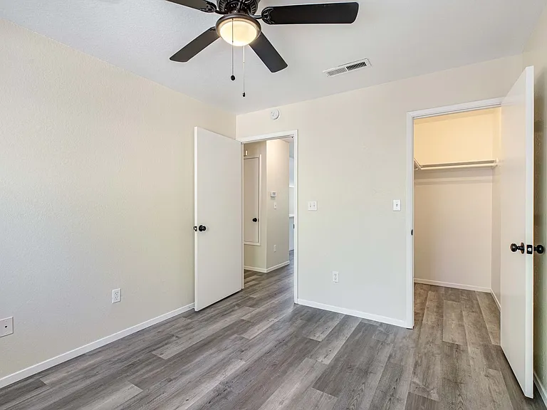 1229 W Roseburg Ave — Photo 9