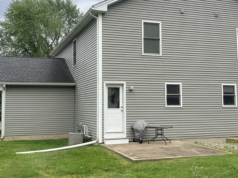12-14 Ellison Ave #1 — Photo 2