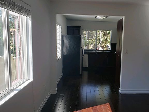 5th image of 2828 Reservoir St APT 2