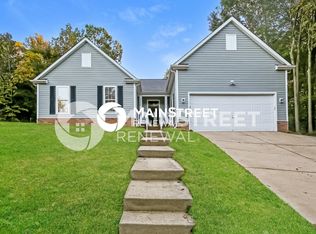 3330 Crescent Knoll Dr, Matthews, NC 28105