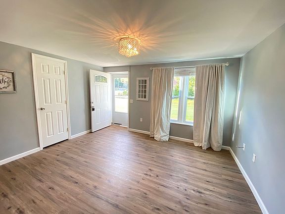 4th image of 710 Parr Meadow Dr