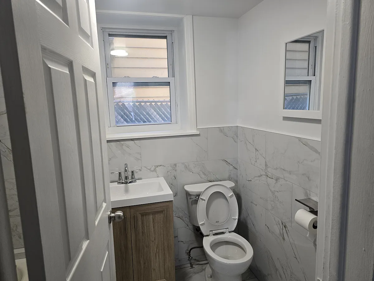 Building Photo - 1747 Mahan Ave #1