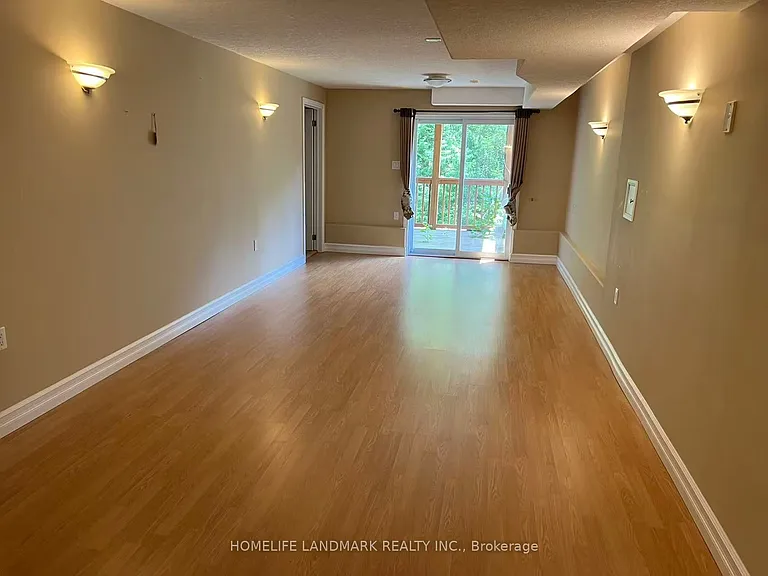 579 Violet St — Photo 8