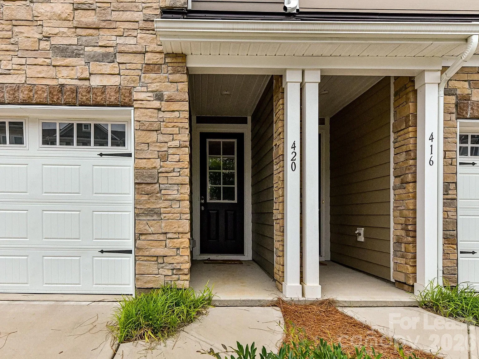 4 bed, 3.5 bath, 2592 sqft, $2,700 — Photo 2