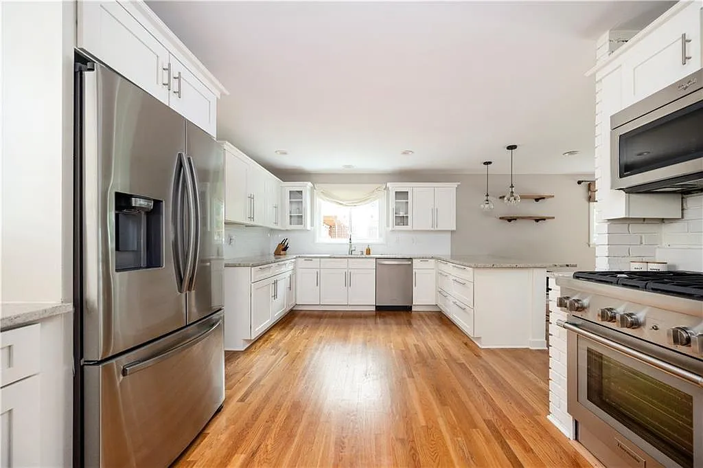 4 bed, 3.0 bath, 1916 sqft, $3,500 — Photo 2