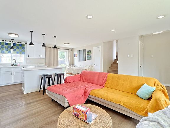 3rd image of 6518 Elliott Way #A-b