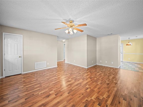 3rd image of 2510 Parkcrest Dr