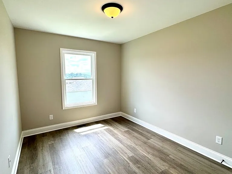678 Zephyr Dr — Photo 11