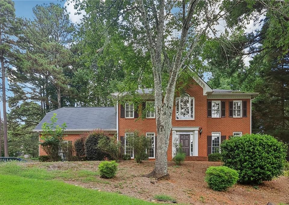 1st image of 2615 Ashbourne Dr NE