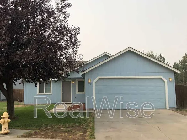 1231 SW 33rd St, Redmond, OR 97756