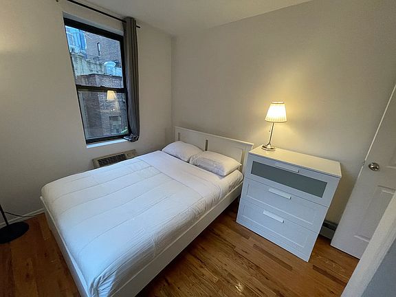 4th image of 407 W 51st St APT 3E