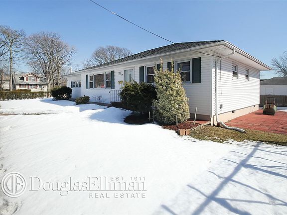 3rd image of 870 Hastings St